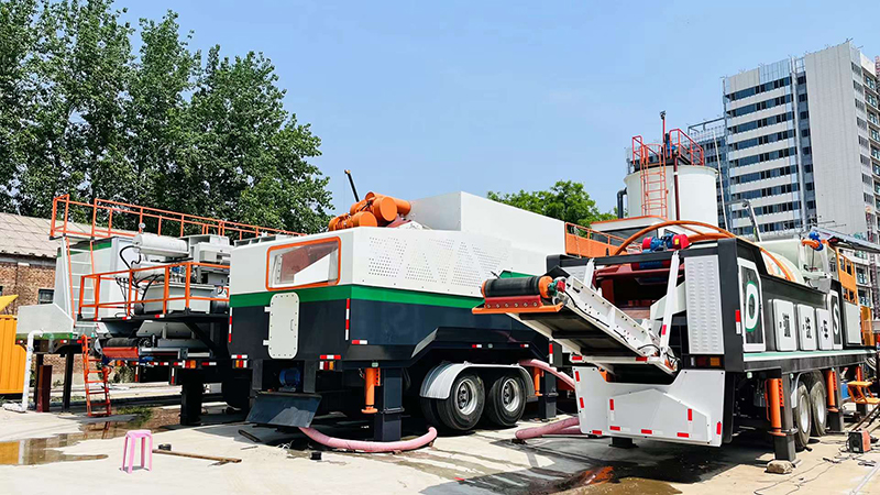 國內首臺套移動式土壤淋洗修復裝備.jpg 國內首臺套移動式土壤淋洗修復裝備