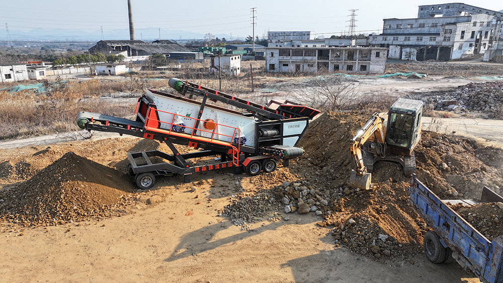 靈活高效，德森移動篩分車賦能工業(yè)生產(chǎn)
